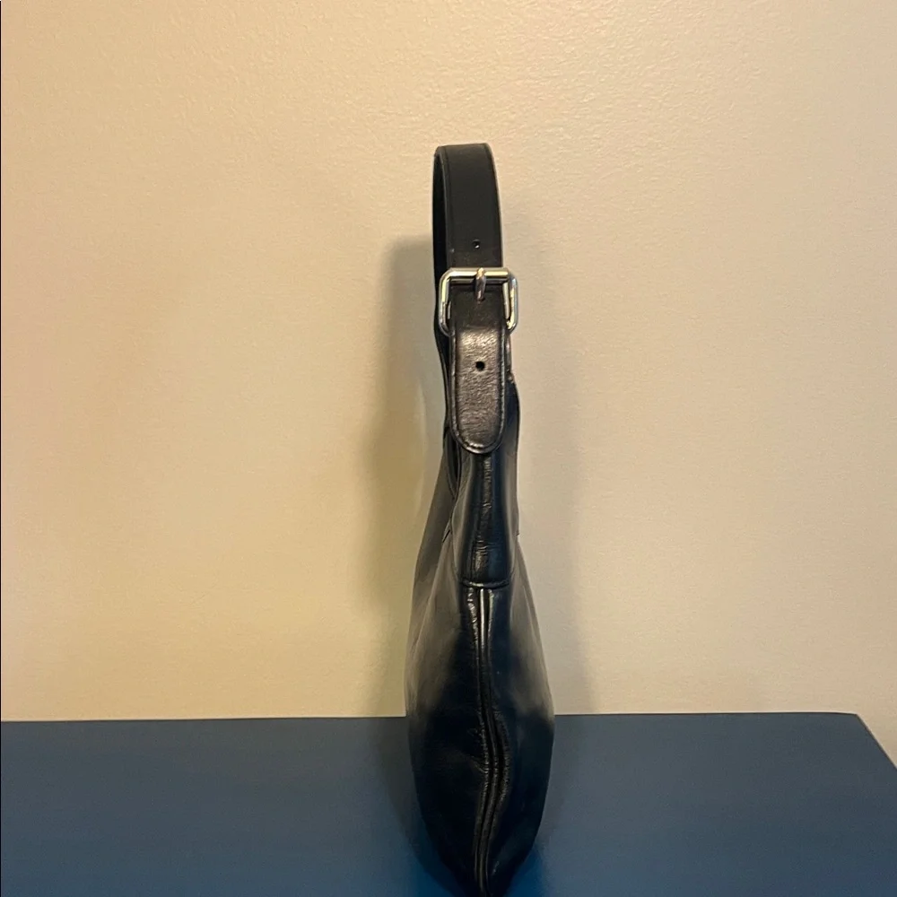 Vintage Banana Republic Classic Black Leather Shoulder Bag - Picture 3 of 16